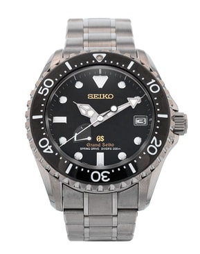 Browse our selection of automatic watches from prestigious brands such as Blancpain, Bell & Ross, Breitling and Rolex.